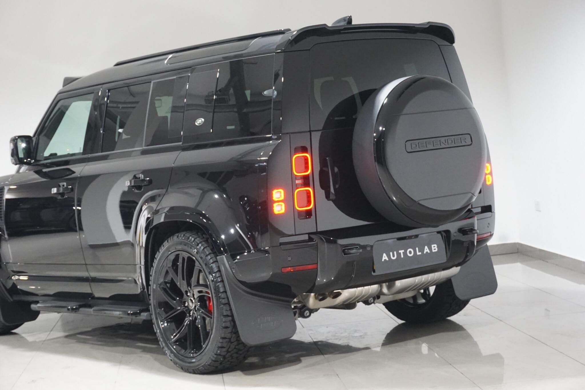 Land Rover Defender 110 3.0 D300 MHEV X-Dynamic HSE Auto 4WD Euro 6 (s/s) 5dr